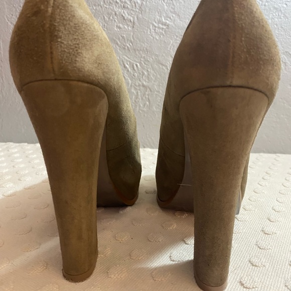 STEVE MADDEN Serrina Taupe Suede Pump - Picture 3 of 16